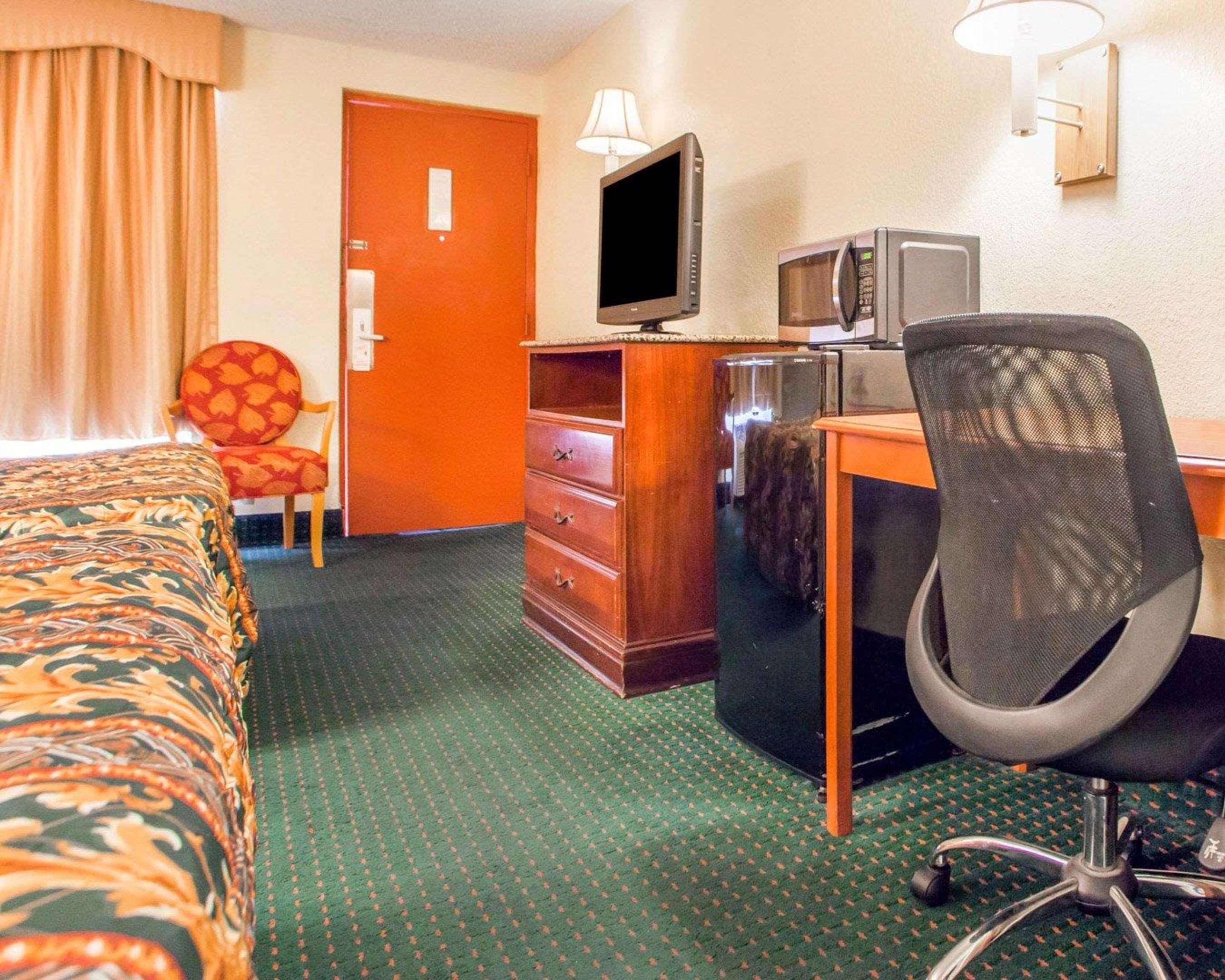 Rodeway Inn Mount Laurel Hwy 73 Bagian luar foto